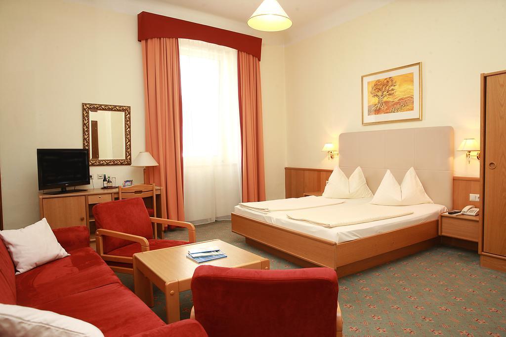 Altstadthotel Mosser Villach Room photo